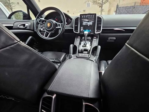 Used 2016 Porsche Cayenne image 9