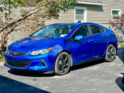 Used 2017 Chevrolet Volt LT w/ Comfort Package image 2