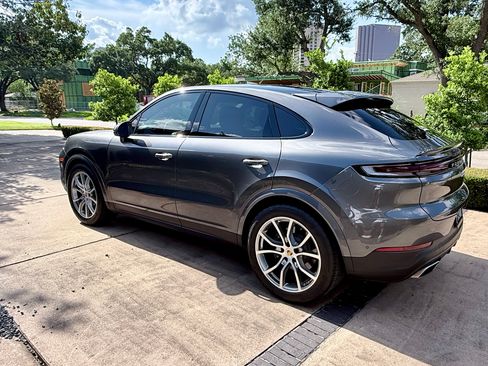 Used 2024 Porsche Cayenne Coupe AWD/4WD image 4