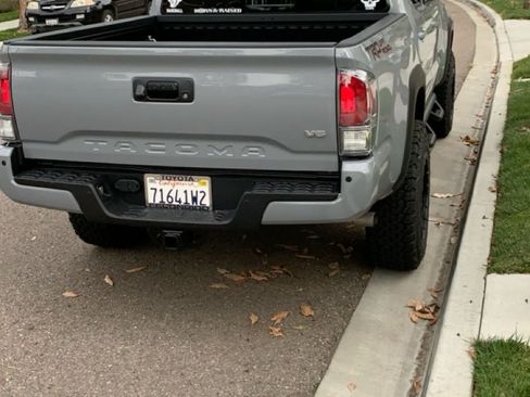 Used 2020 Toyota Tacoma TRD Off-Road w/ Technology Package image 2