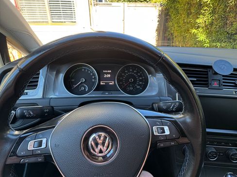 Used 2016 Volkswagen e-Golf SEL Premium image 11