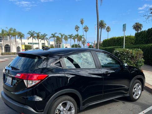 Used 2022 Honda HR-V LX image 5