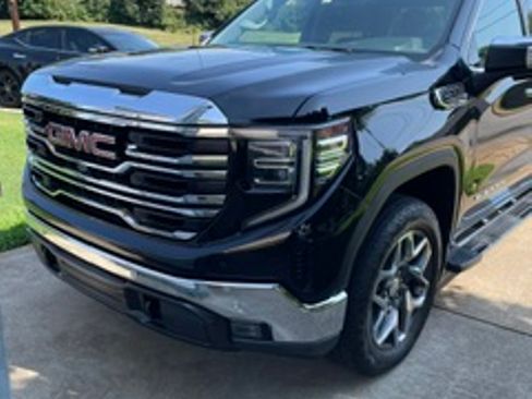 Used 2022 GMC Sierra 1500 SLT w/ SLT Premium Plus Package AWD/4WD image 2