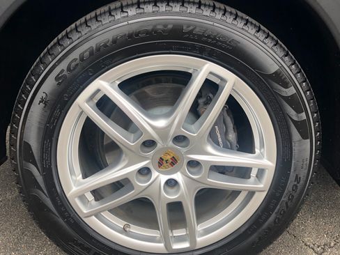 Used 2014 Porsche Cayenne Sport Utility 4D image 11