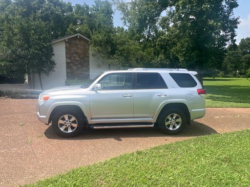 Used 2012 Toyota 4Runner SR5 w/ Premium Pkg AWD/4WD image 4