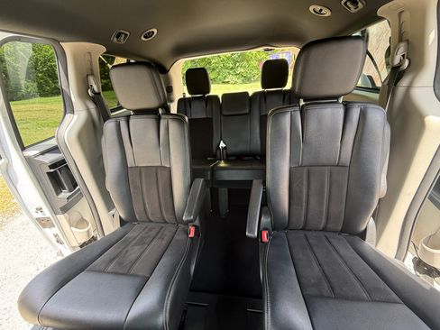 Used 2019 Dodge Grand Caravan SXT FWD image 6