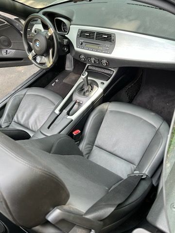Used 2006 BMW Z4 3.0i RWD image 9