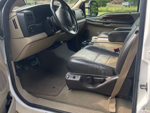 Used 2005 Ford Excursion Eddie Bauer image 24