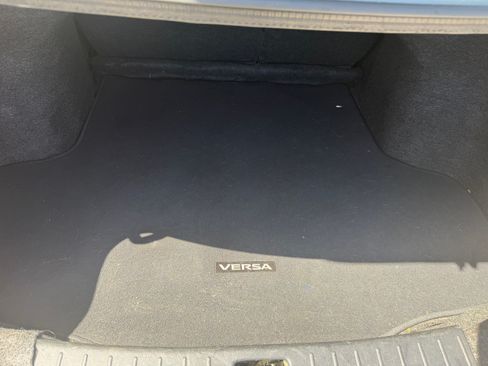 Used 2014 Nissan Versa SV FWD image 14