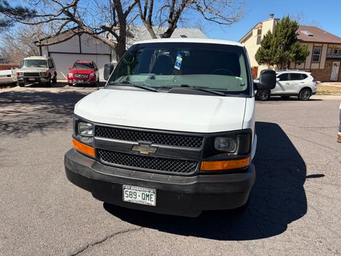 Used 2014 Chevrolet Express 2500 Van 3D image 4