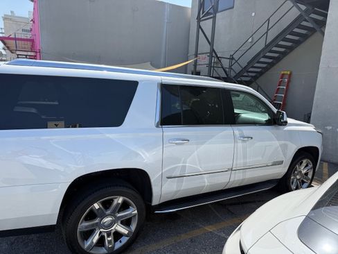 Used 2020 Cadillac Escalade ESV Luxury image 2