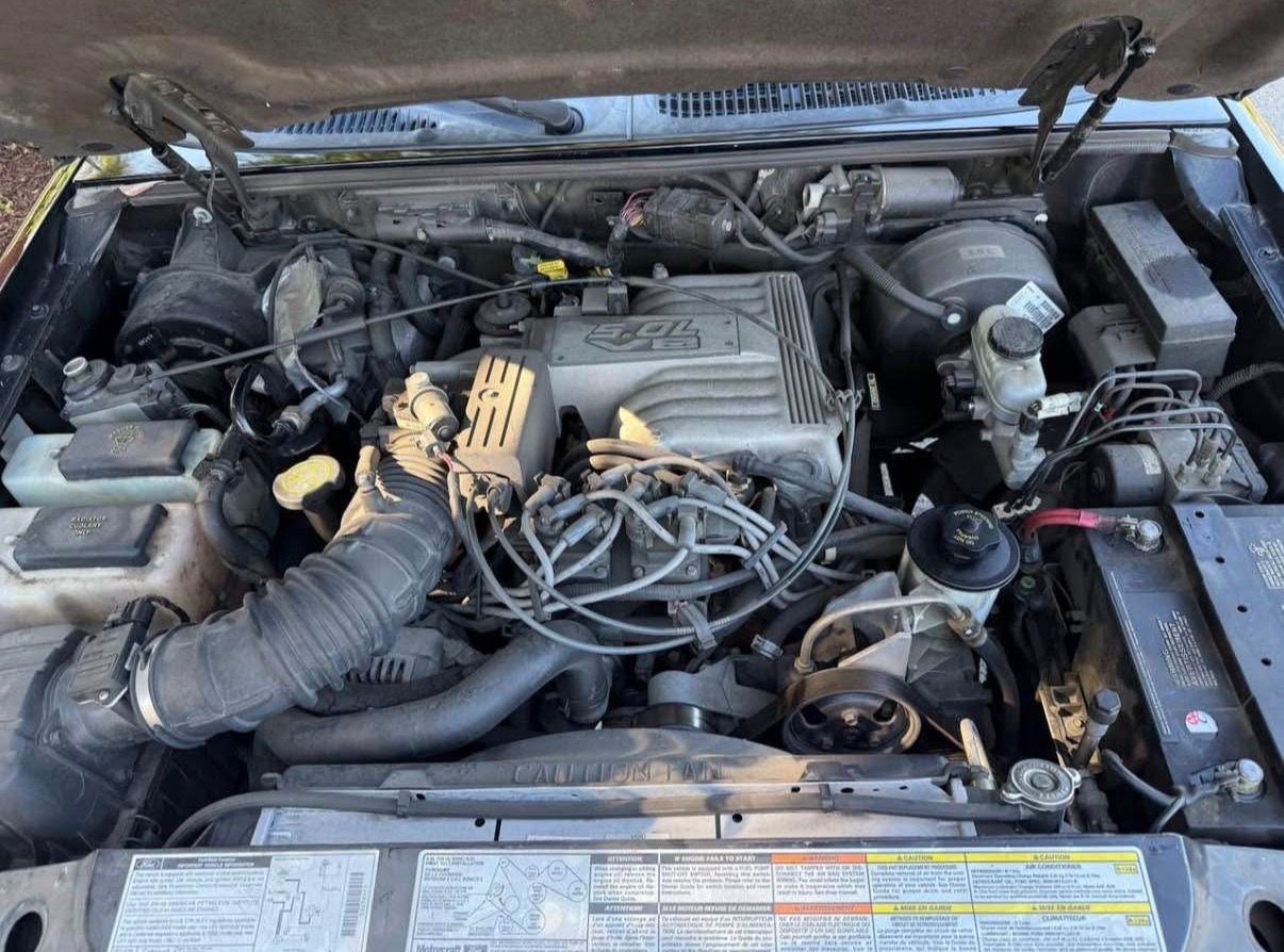 Used 2000 Ford Explorer Limited RWD image 9