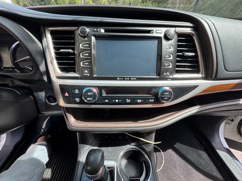 Used 2018 Toyota Highlander Limited image 13