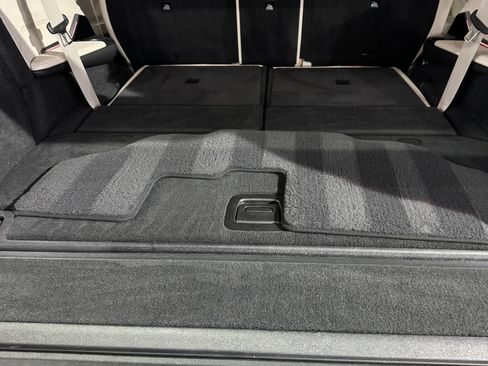 Used 2022 BMW X7 xDrive40i w/ M Sport Package image 11