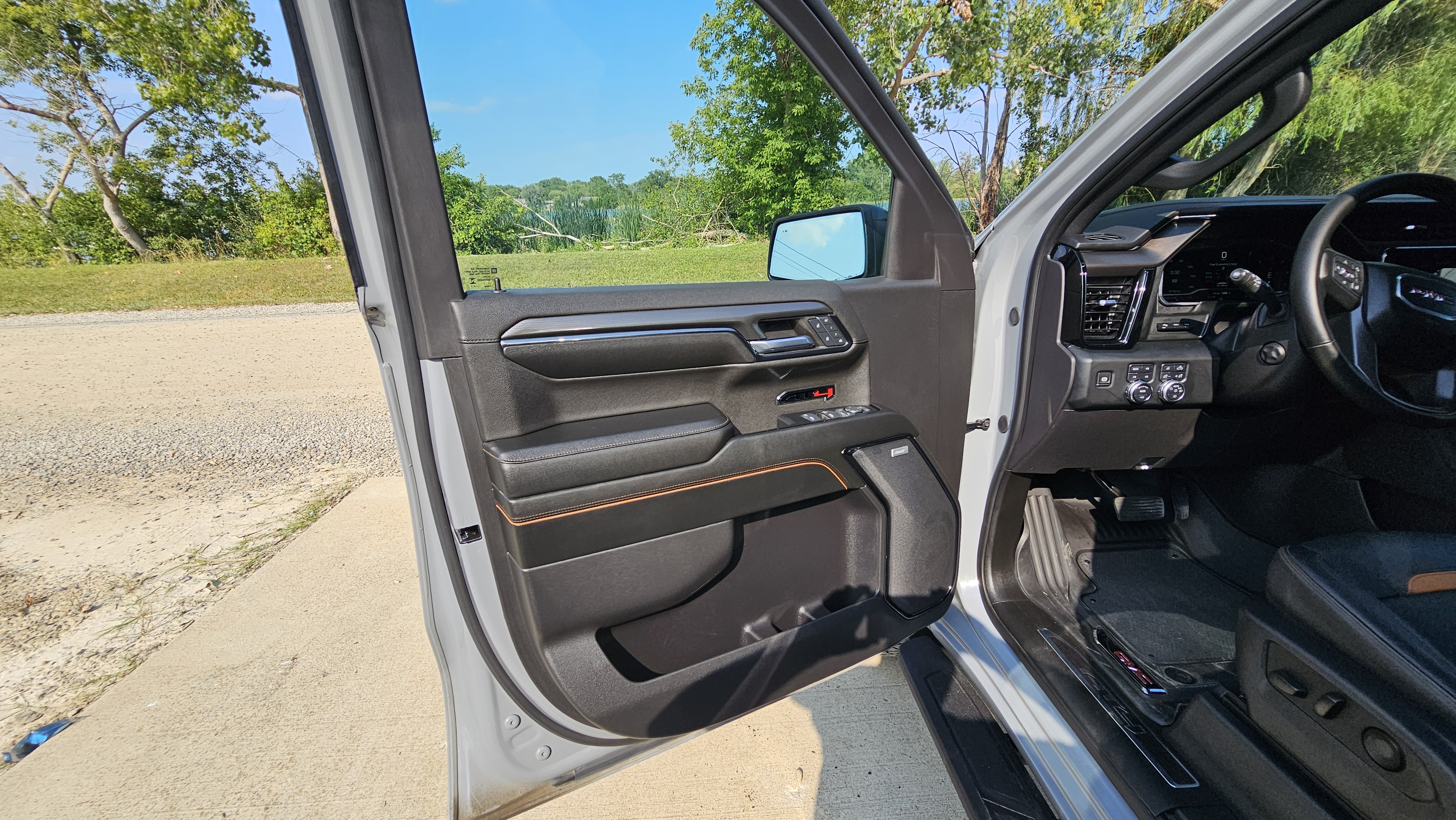 Used 2024 GMC Sierra 1500 AT4 w/ Technology Package AWD/4WD image 20