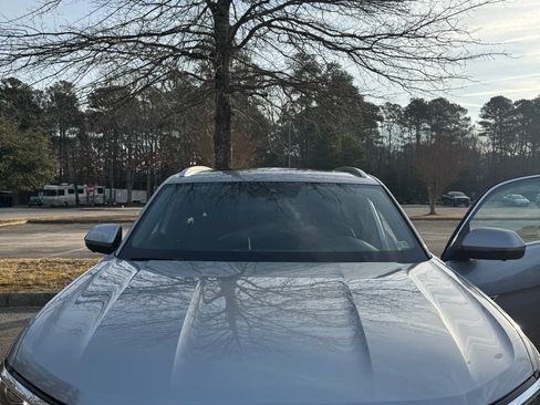 Used 2021 Volkswagen Atlas Cross Sport SEL Premium image 2