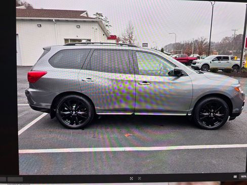 Used 2018 Nissan Pathfinder SL w/ Midnight Edition Package image 6