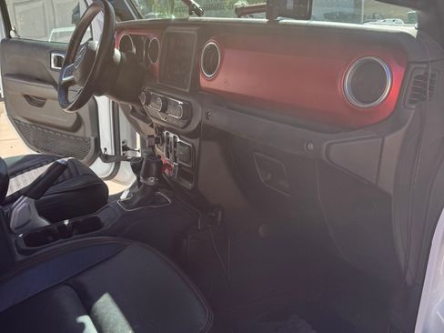 Used 2021 Jeep Gladiator Rubicon image 9