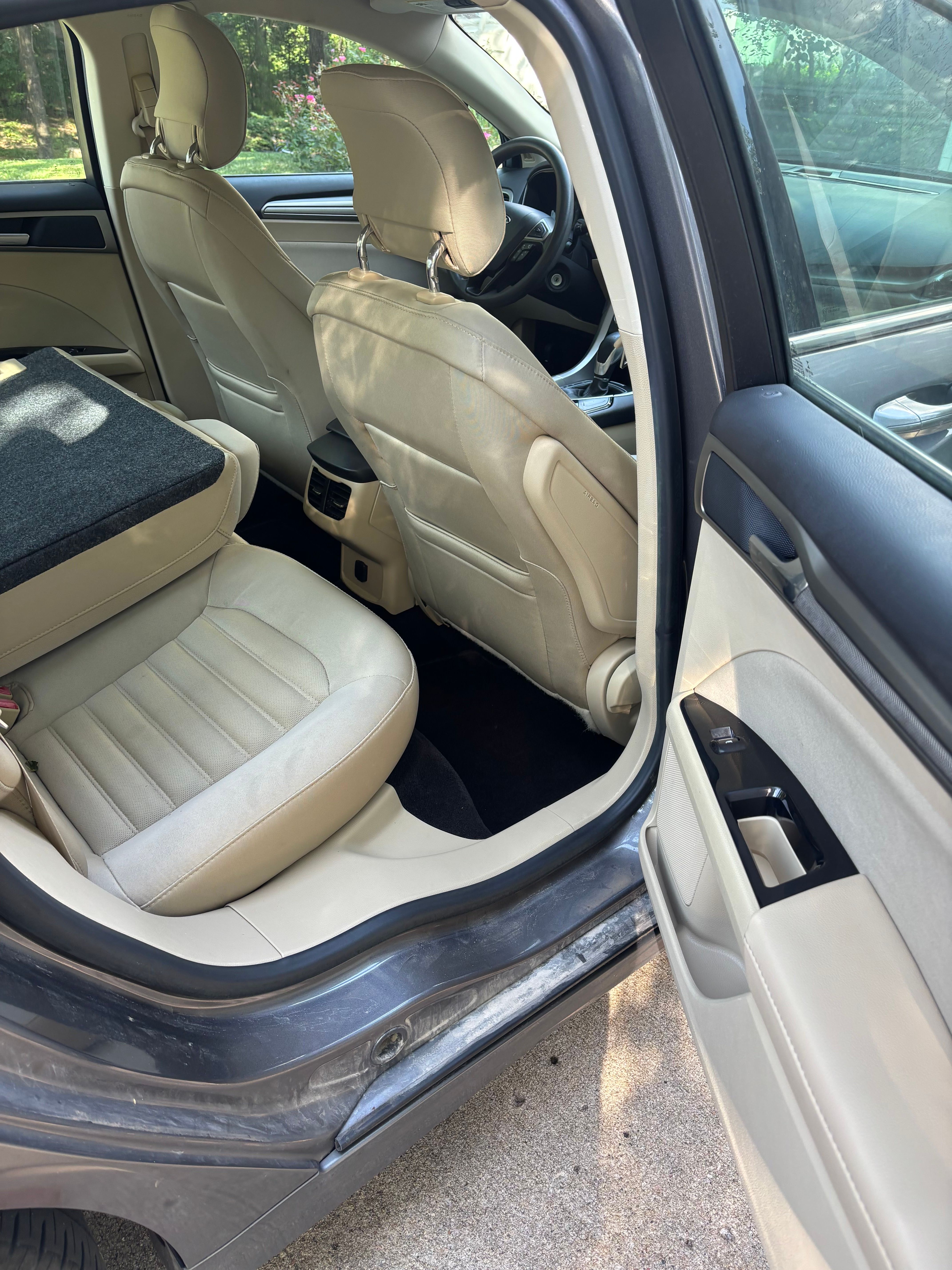 Used 2014 Ford Fusion SE FWD image 9
