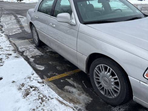 Used 2008 Lincoln Town Car Signature Limited image 1