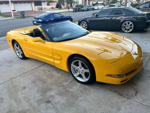 Used 2000 Chevrolet Corvette Convertible w/ Performance Handling Pkg image 12