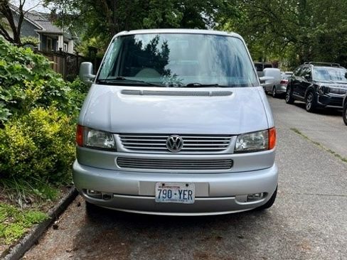 Used 2002 Volkswagen Eurovan MV FWD image 1
