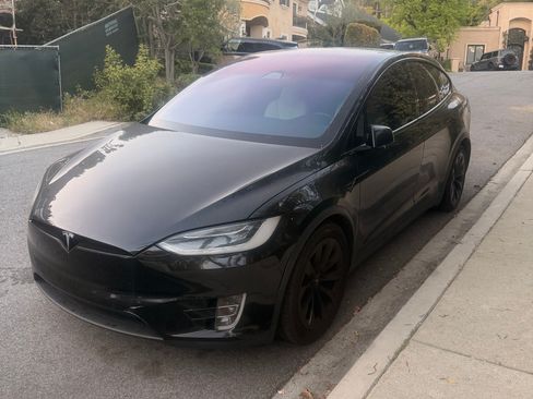 Used 2018 Tesla Model X 75D image 5