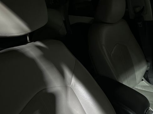 Used 2013 Cadillac SRX Luxury image 4