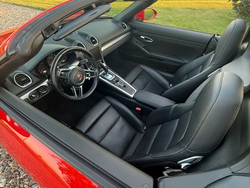Used 2019 Porsche 718 Boxster RWD image 5