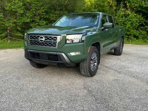 Used 2023 Nissan Frontier SV w/ Technology Package RWD image 9