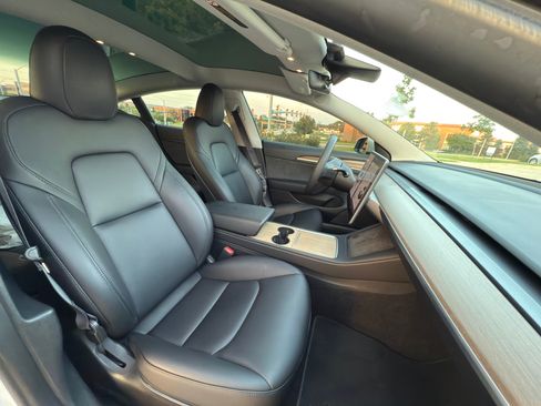 Used 2023 Tesla Model 3 Performance image 9