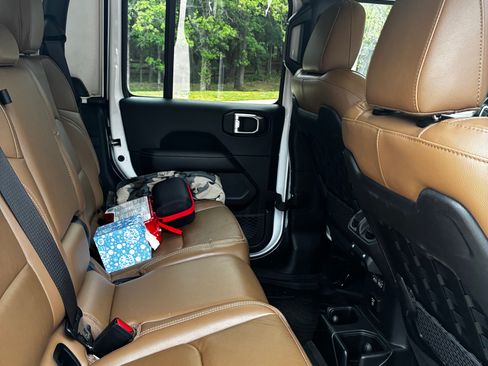 Used 2022 Jeep Gladiator Rubicon w/ LED Lighting Group image 12