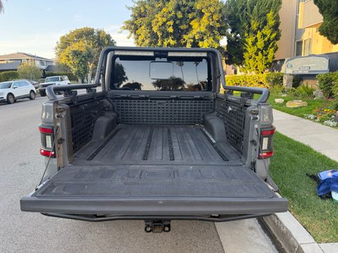 Used 2021 Jeep Gladiator Sport image 15