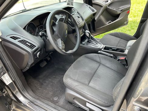Used 2016 Ford Focus SE w/ Reverse Sensing Package image 4