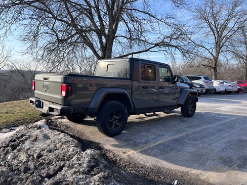 Used 2021 Jeep Gladiator Sport image 8