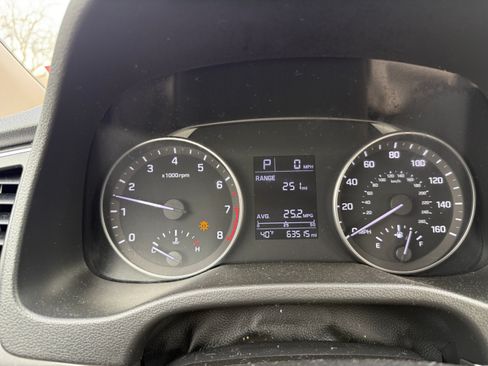 Used 2017 Hyundai Elantra SE image 8