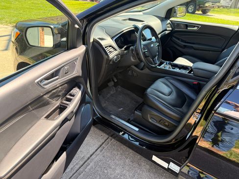 Used 2020 Ford Edge Titanium w/ Equipment Group 301A AWD/4WD image 21