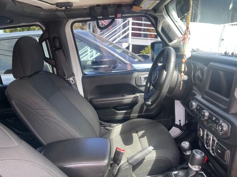 Used 2018 Jeep Wrangler Unlimited Sport S image 8