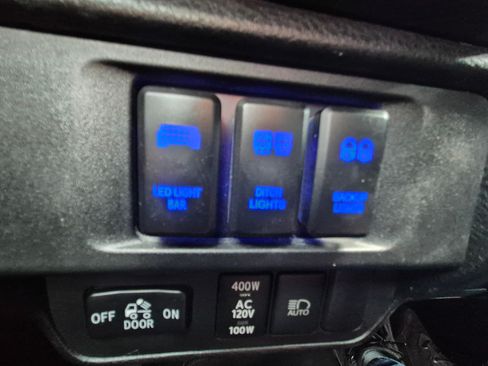 Used 2019 Toyota Tacoma TRD Off-Road w/ Technology Package image 30