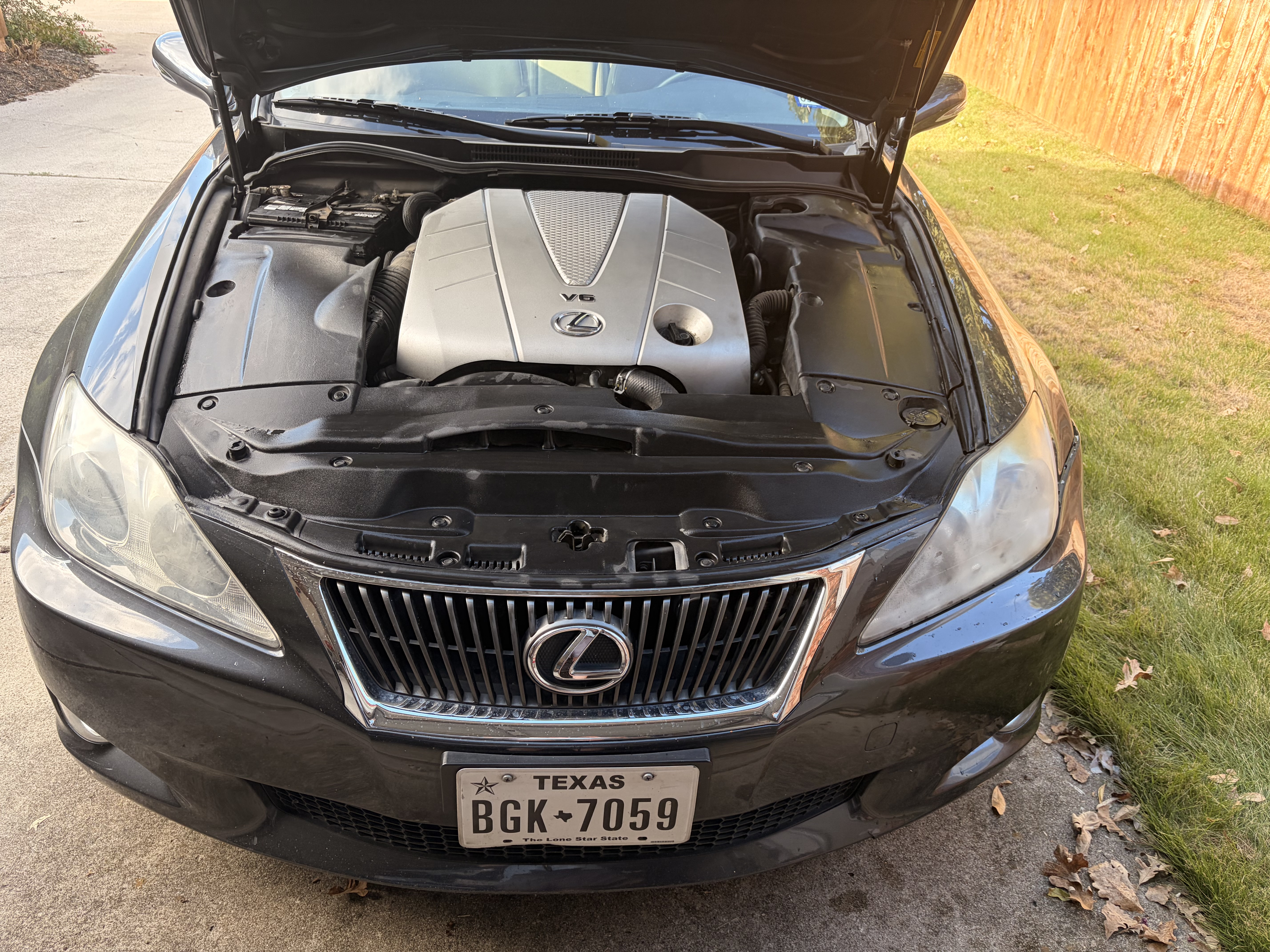 Used 2010 Lexus IS 350 w/ Preferred Accessory Package RWD image 15