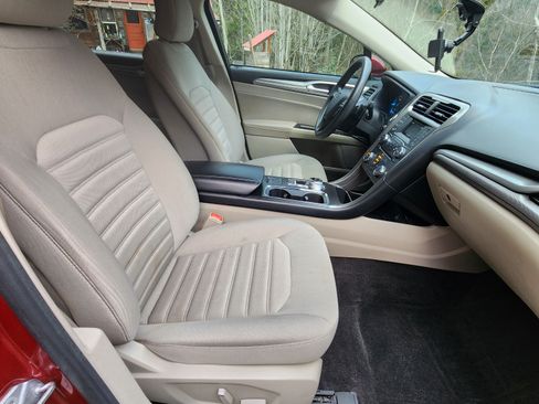 Used 2018 Ford Fusion SE image 11