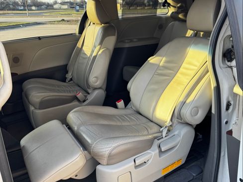 Used 2013 Toyota Sienna Limited w/ Premium Pkg image 19