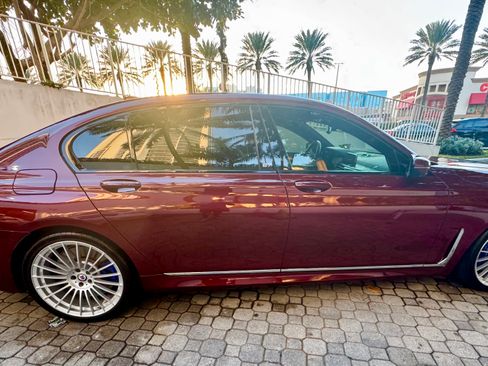 Used 2022 BMW ALPINA B7 xDrive w/ Luxury Rear Seating Package image 9