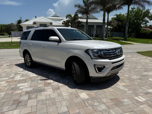 Used 2018 Ford Expedition Limited w/ Equipment Group 301A RWD image 2