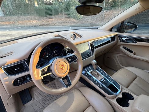 Used 2017 Porsche Macan image 9