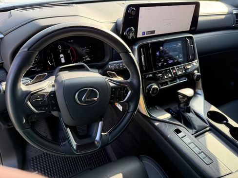 Used 2025 Lexus LX 600 4WD w/ Appearance Package image 9