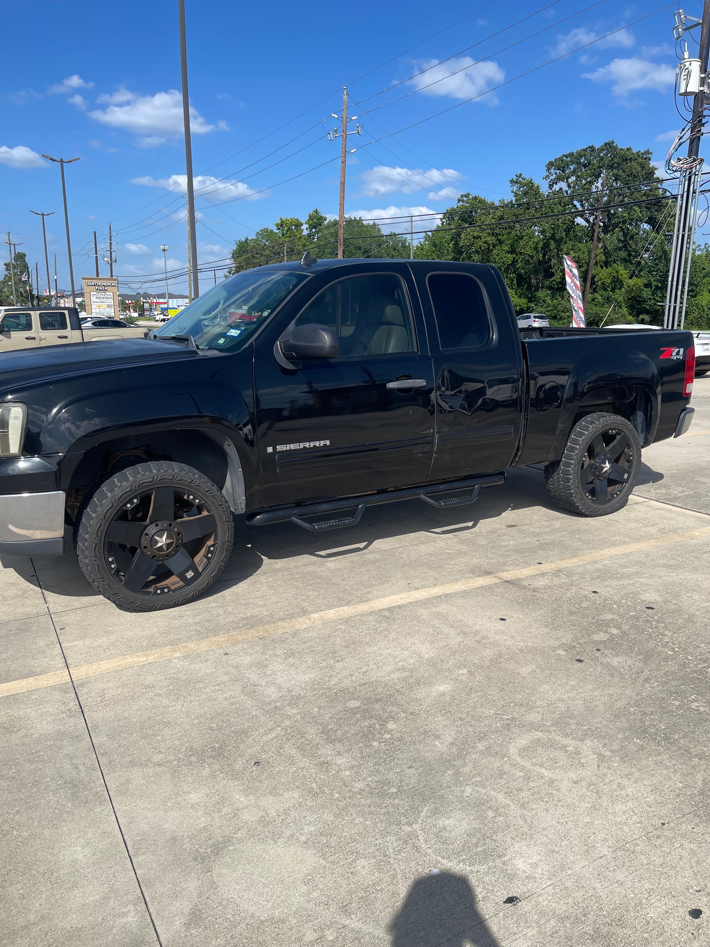 Used 2008 GMC Sierra 1500 SLE w/ Z71 Off-Road Package AWD/4WD image 4
