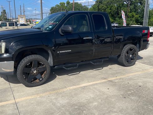 Used 2008 GMC Sierra 1500 SLE w/ Z71 Off-Road Package AWD/4WD image 4