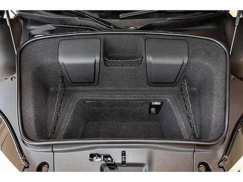 Used 2018 Audi R8 V10 RWD image 17