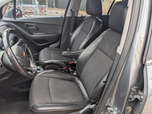 Used 2019 Chevrolet Trax LT w/ LT Convenience Package image 8